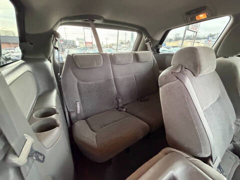 2005 Toyota Sienna LE 8 Passenger