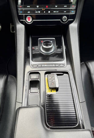 2019 Jaguar F-PACE 25t Premium