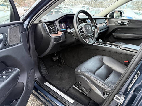 2024 Volvo XC60 B5 Plus Dark Theme