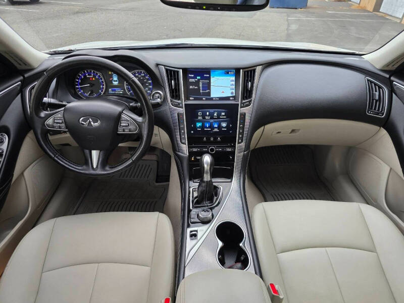 2015 Infiniti Q50 Premium