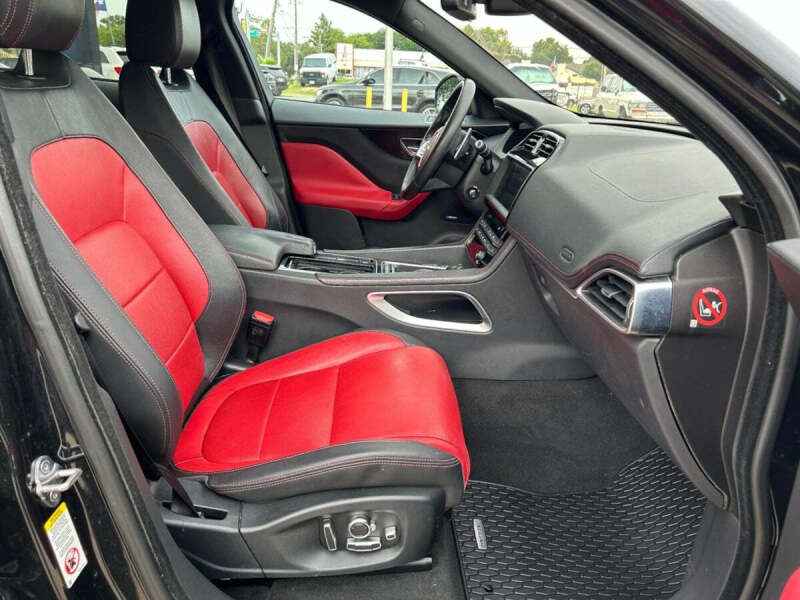 2018 Jaguar F-PACE 25t R-Sport