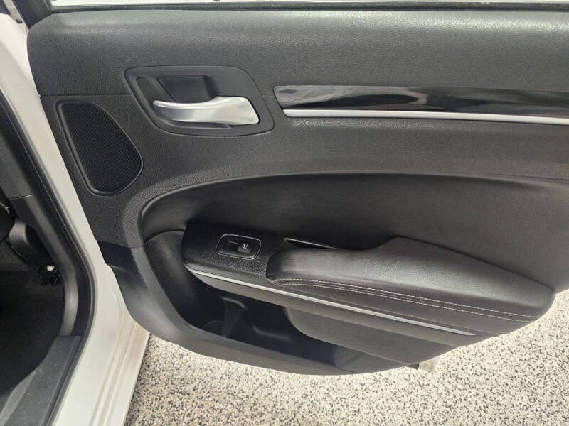 2023 Chrysler 300 S V6