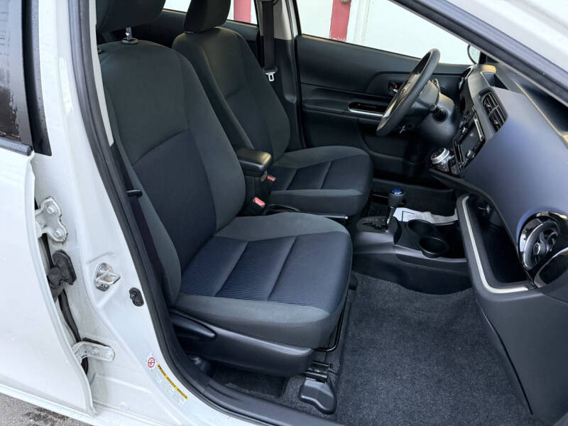 2016 Toyota Prius c Three