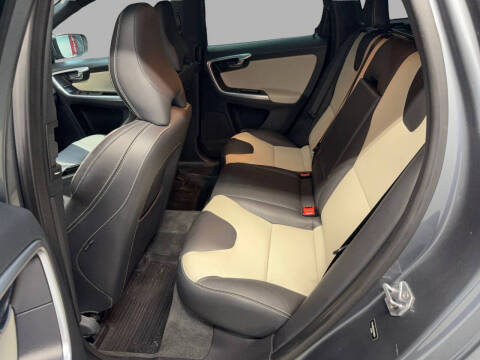 2016 Volvo XC60 T5 Drive-E Platinum