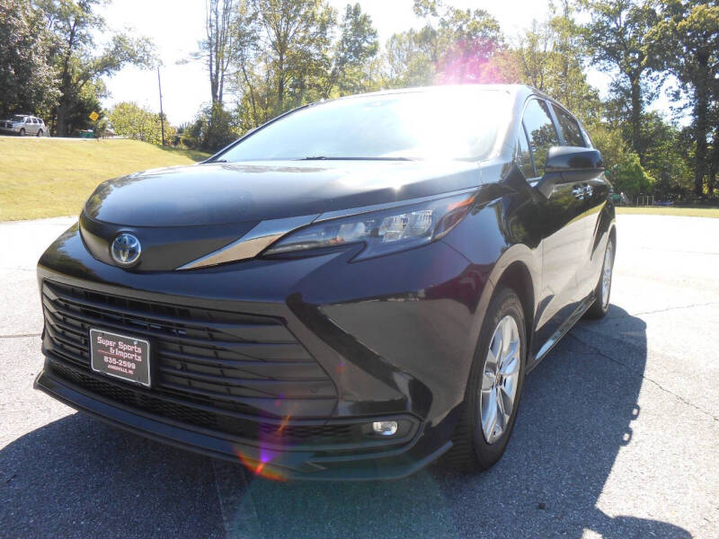 2022 Toyota Sienna Woodland Edition's photo