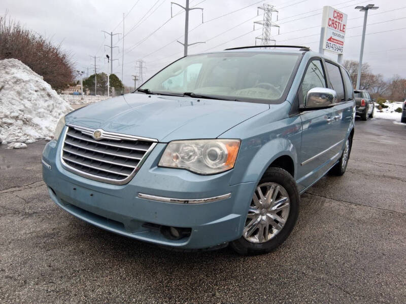 2010 Chrysler Town & Country Limited's photo