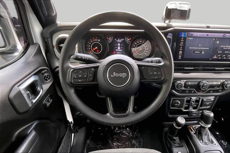 2024 Jeep Gladiator NightHawk