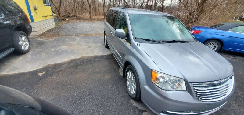 Chrysler Town & Country's photo