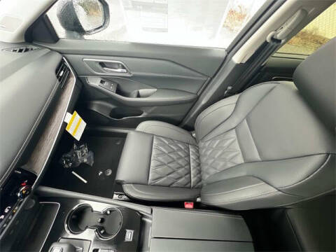 2025 Nissan Rogue Platinum