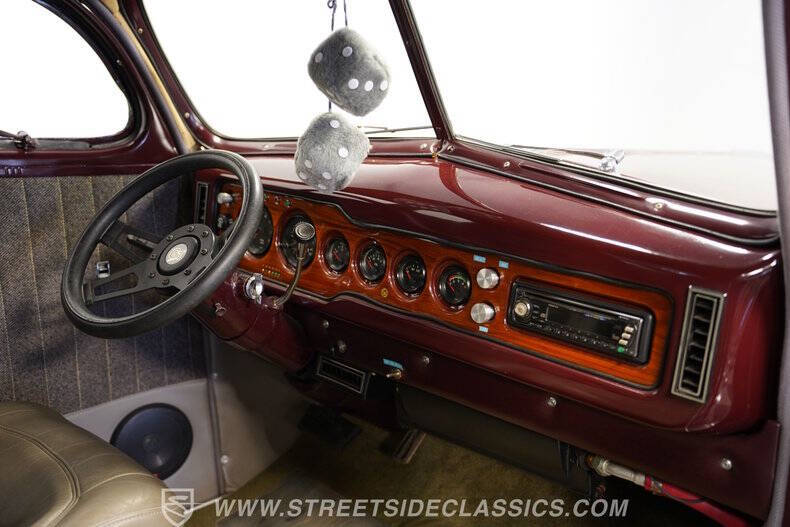 1940 Ford Deluxe