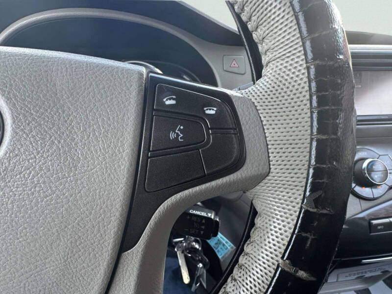 2014 Toyota Sienna SE 8-Passenger