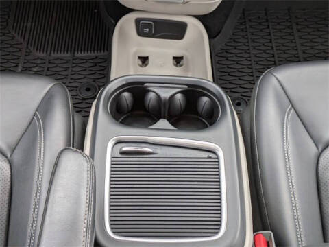 2024 Chrysler Pacifica Plug-In Hybrid Select