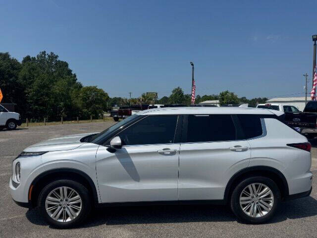 2022 Mitsubishi Outlander ES