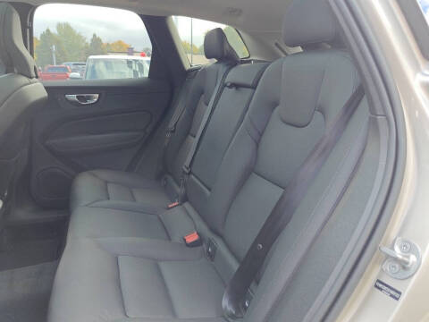 2025 Volvo XC60 B5 Plus Dark Theme