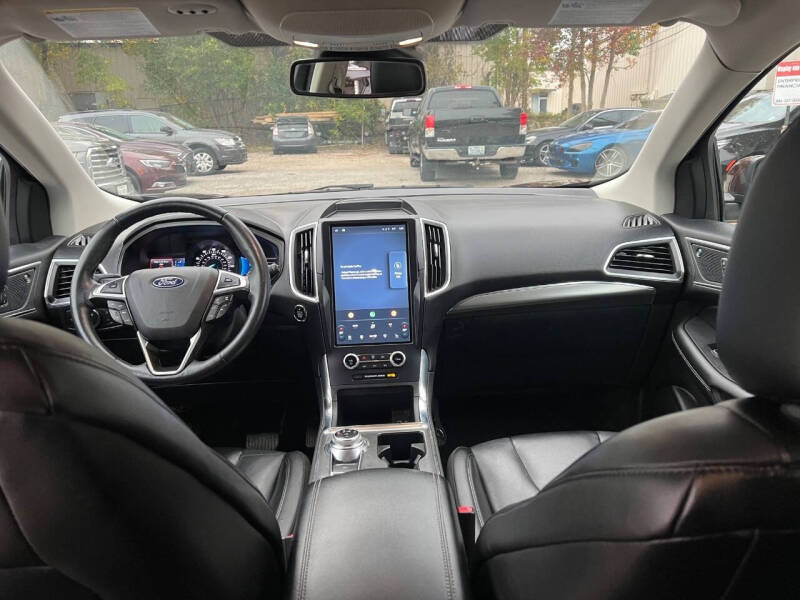 2022 Ford Edge Titanium