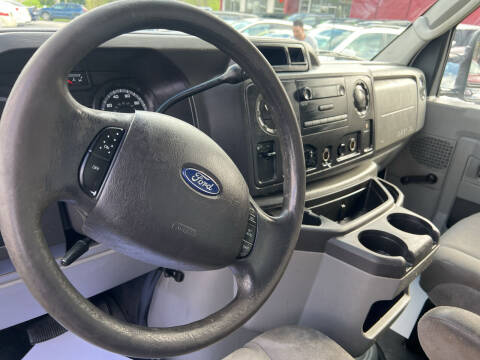 2013 Ford E-Series E-350 SD