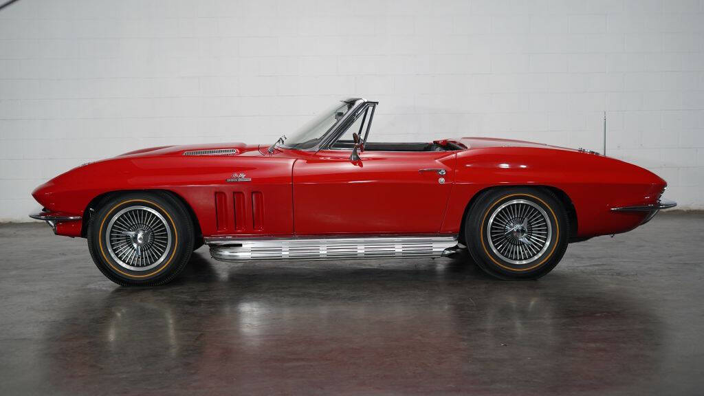 1965 Chevrolet Corvette 2