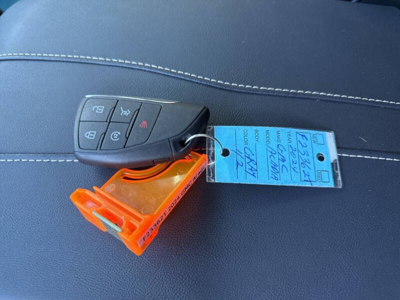 2024 GMC Acadia Elevation