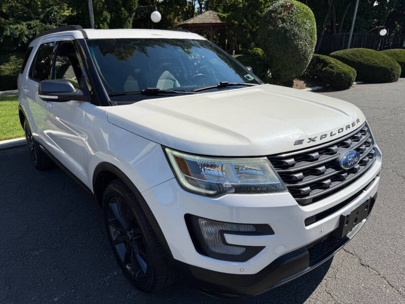 2017 Ford Explorer XLT's photo