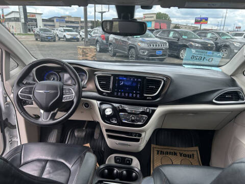 2017 Chrysler Pacifica Touring-L