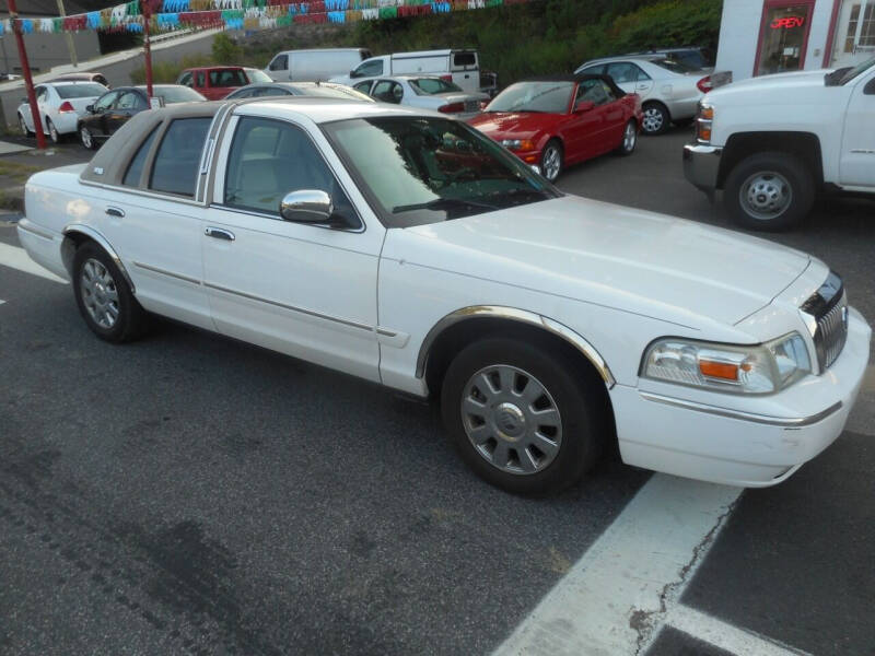 2007 Mercury Grand Marquis for sale at Ricciardi Auto Sales in Waterbury CT