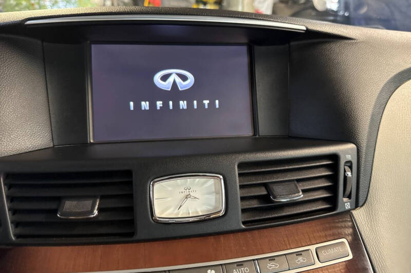 2015 Infiniti Q70 3.7