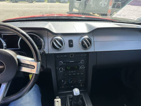 2008 Ford Mustang V6 Deluxe