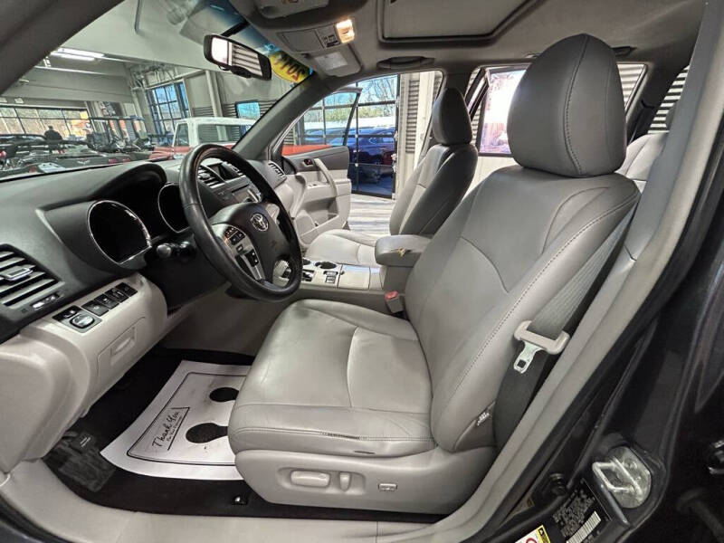 2011 Toyota Highlander SE