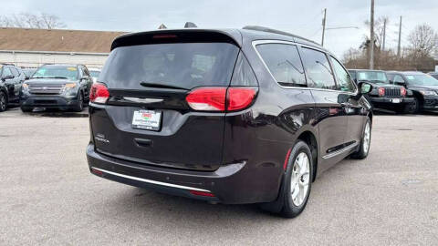 2017 Chrysler Pacifica Touring-L