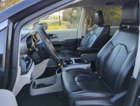 2023 Chrysler Pacifica Plug-In Hybrid Touring L