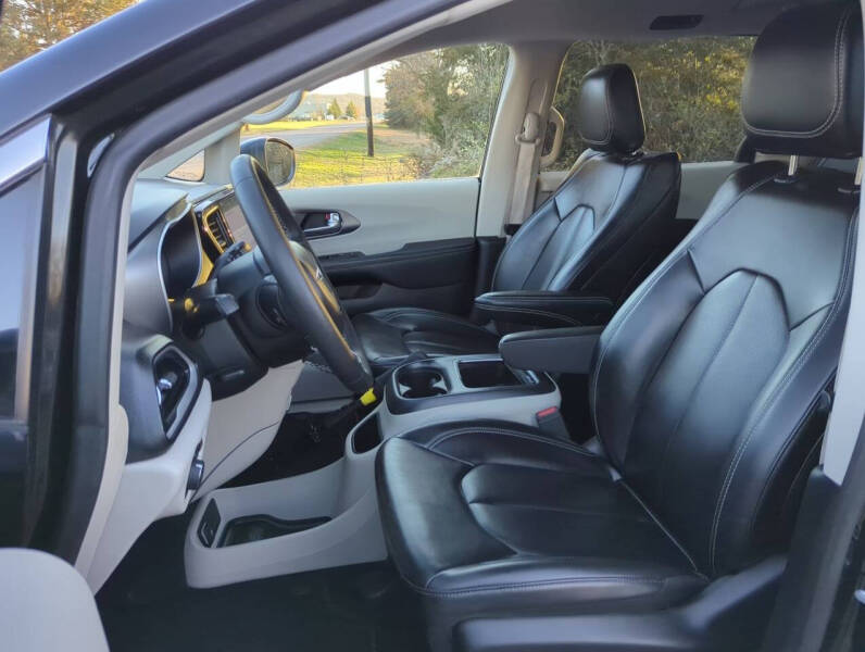 2023 Chrysler Pacifica Plug-In Hybrid Touring L