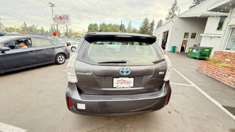 2012 Toyota Prius v Two