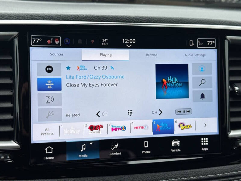 2026 Chrysler Pacifica Select