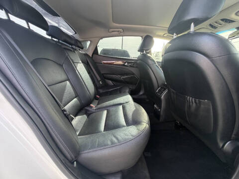 2017 Kia Cadenza Technology