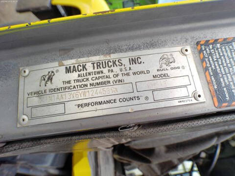 2000 Mack CH613