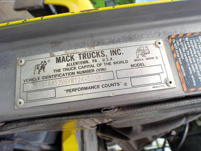 2000 Mack CH613