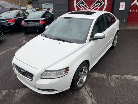 2010 Volvo S40 for sale at Apple Auto Sales Inc in Camillus NY