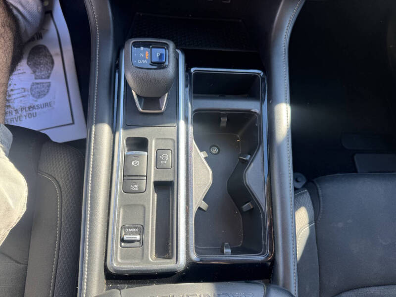 2022 Nissan Pathfinder SV