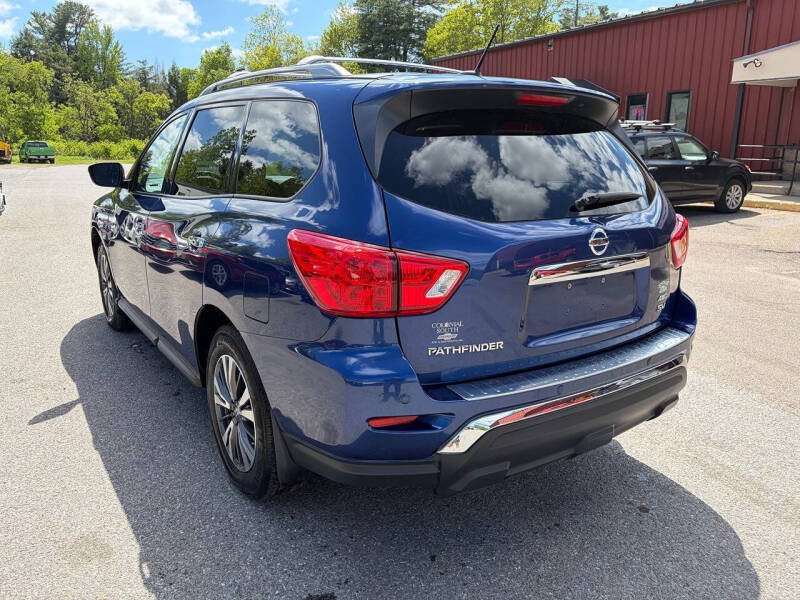 2017 Nissan Pathfinder SV