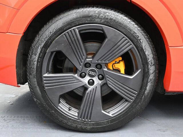 2022 Audi e-tron quattro Premium Plus