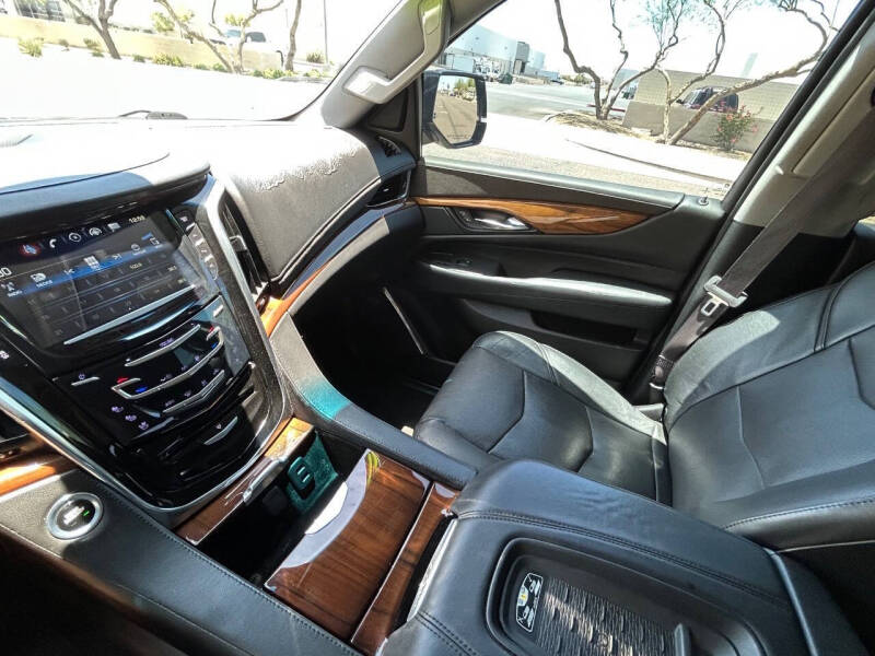 2017 Cadillac Escalade ESV Luxury