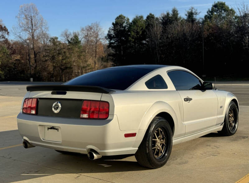 2005 Ford Mustang GT Premium