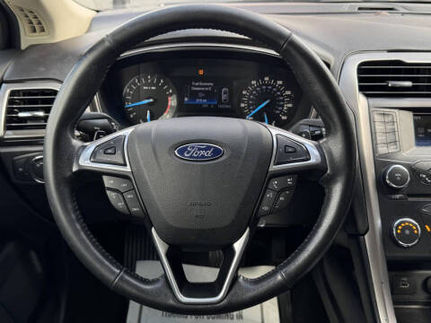 2017 Ford Fusion SE