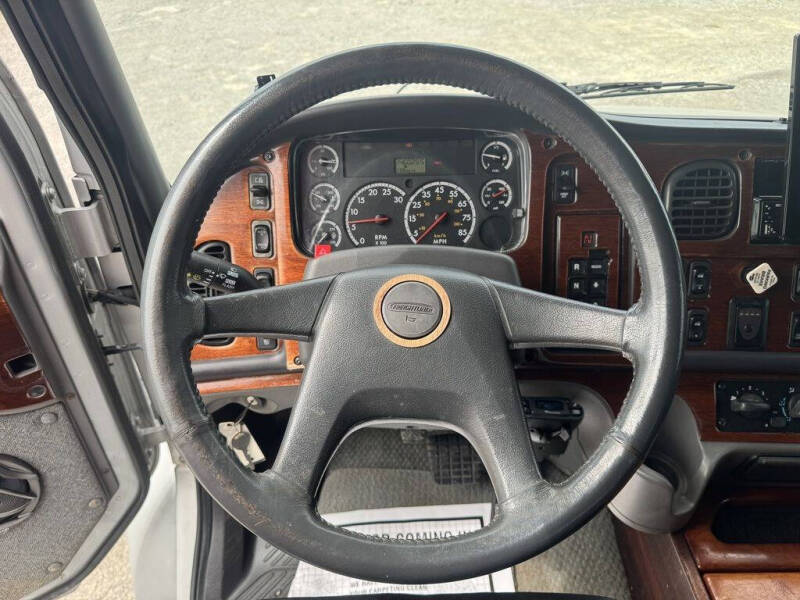 2005 Freightliner M2 106