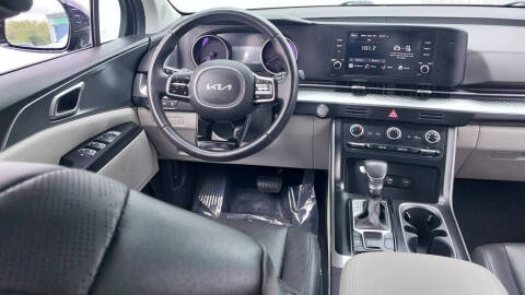 2024 Kia Carnival LX