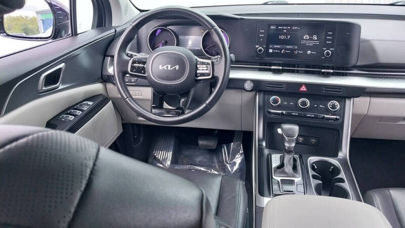 2024 Kia Carnival LX
