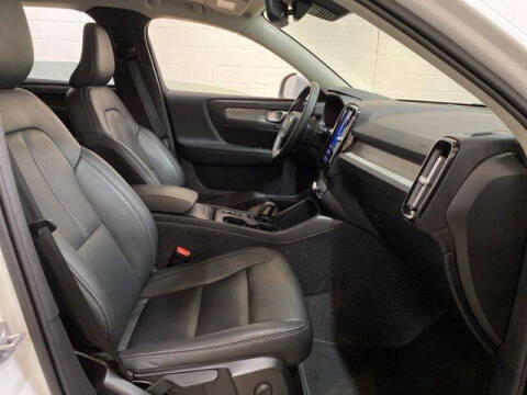 2025 Volvo XC40 B5 Core Bright Theme