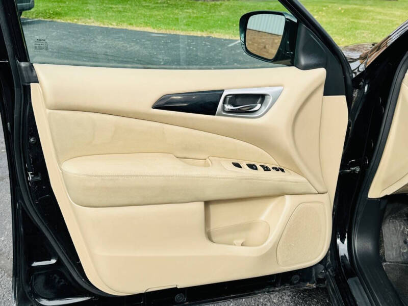 2017 Nissan Pathfinder SV