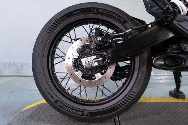 2026 KTM 690 SMC R