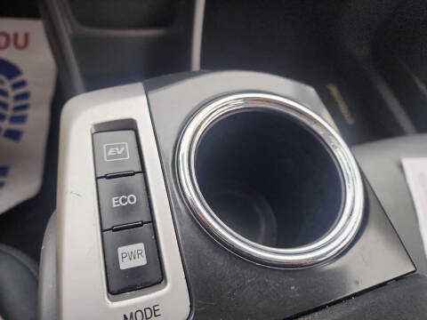 2014 Toyota Prius v Five